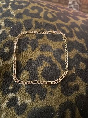 Women's Gold Figaro Chain ankle Bracelet - Classic Link Design